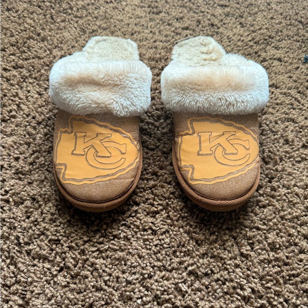 Kansas City Chiefs house slippers size 5/6